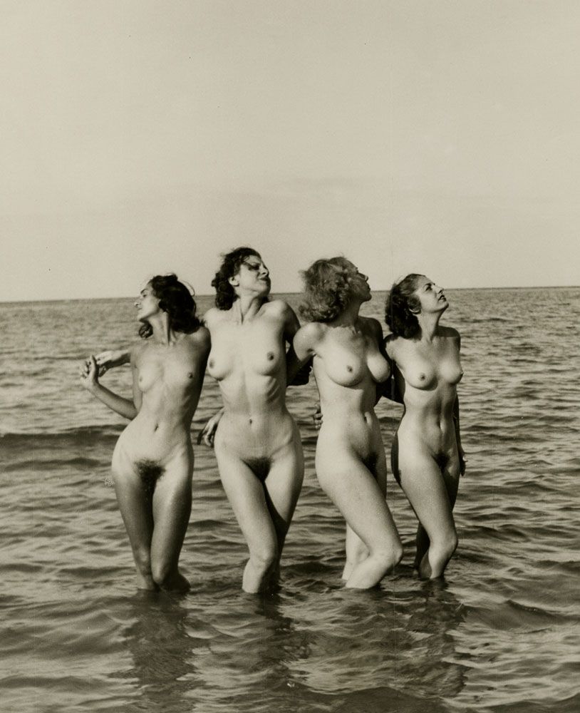 nude-women-in-stores