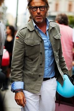 a vintage army jacket is a staple he needs. Can find at goodwill! paired with a light colored pant, chambray shirt, and suede wingtips or bucs. menswear, men's fashion and style Mode Outfits, Jacket Outfits, Shirt Jacket, Cargo Jacket, Bomber Jacket, Mode Masculine, Stylish Men, Men Casual, Military Fashion