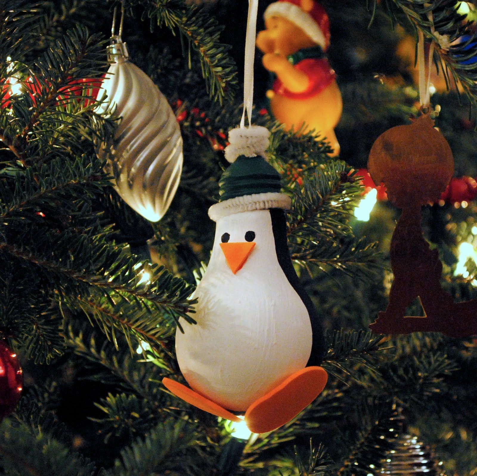 How to fix light bulbs on a christmas tree