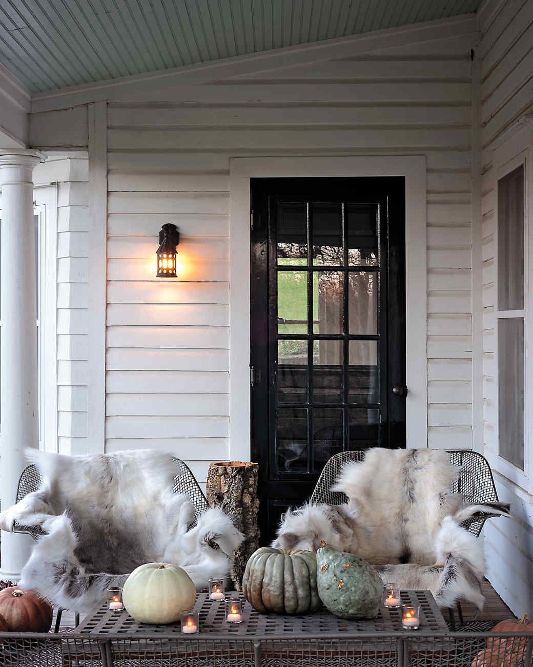 Pumpkins and gourds are a fall staple for nearly any home across the country, even in warmer climates. #marthastewart #homedecor #gardenideas #holidayinspiration #porchdecoratingideas #curbappeal Beautiful Houses Interior, Beautiful Homes, House Interior, Cheap Bedroom Decor, Cheap Diy Decor, Cheap Kitchen Decor, Front Porch Design, Fall Staples, Outdoor Seating Areas