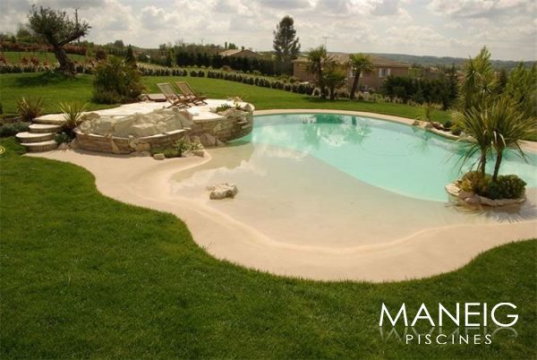 Piscinas de arena compacta, piscinas de arena artificial #piscina #arena #playa #piscinaplaya #piscinaverano #piscinas #jardin #relax Swimming Pool Landscaping, Luxury Swimming Pools, Natural Swimming Pools, Luxury Pools, Dream Pools, Swimming Pools Backyard, Small Backyard Pools, Natural Pool, Pool Decks
