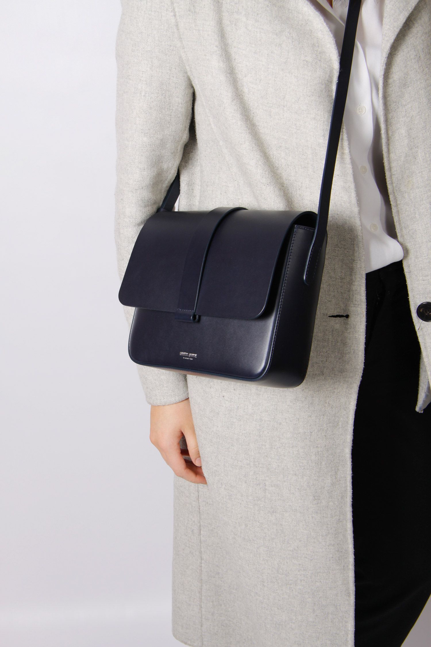 Minimalist crossbody bag. Vegetable tanned leather. Design in Paris. Made in Italy #bags