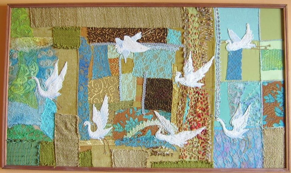 Mais um pouco, da exposição de bordados, do Grupo Matizes Dumont, no Centro Cultural Yves Alves em Tiradentes/MG. Eu continuo em estado de... Patchwork Quilts, Hand Embroidery, Wings, Blanket, Knitting, Crochet, Artist, Maria, Brilliant
