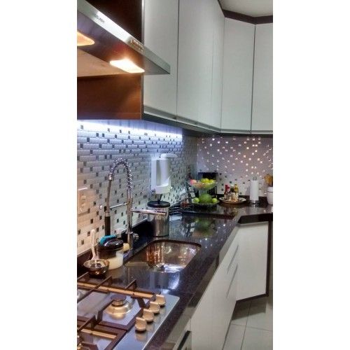 Placa de Pastilha Adesiva Resinada Branco e Prata Kitchen Corner, Kitchen Island, Kitchen Drawers, Kitchen Cabinets, New Homes, Home Decor, Houses, Products, Tiles