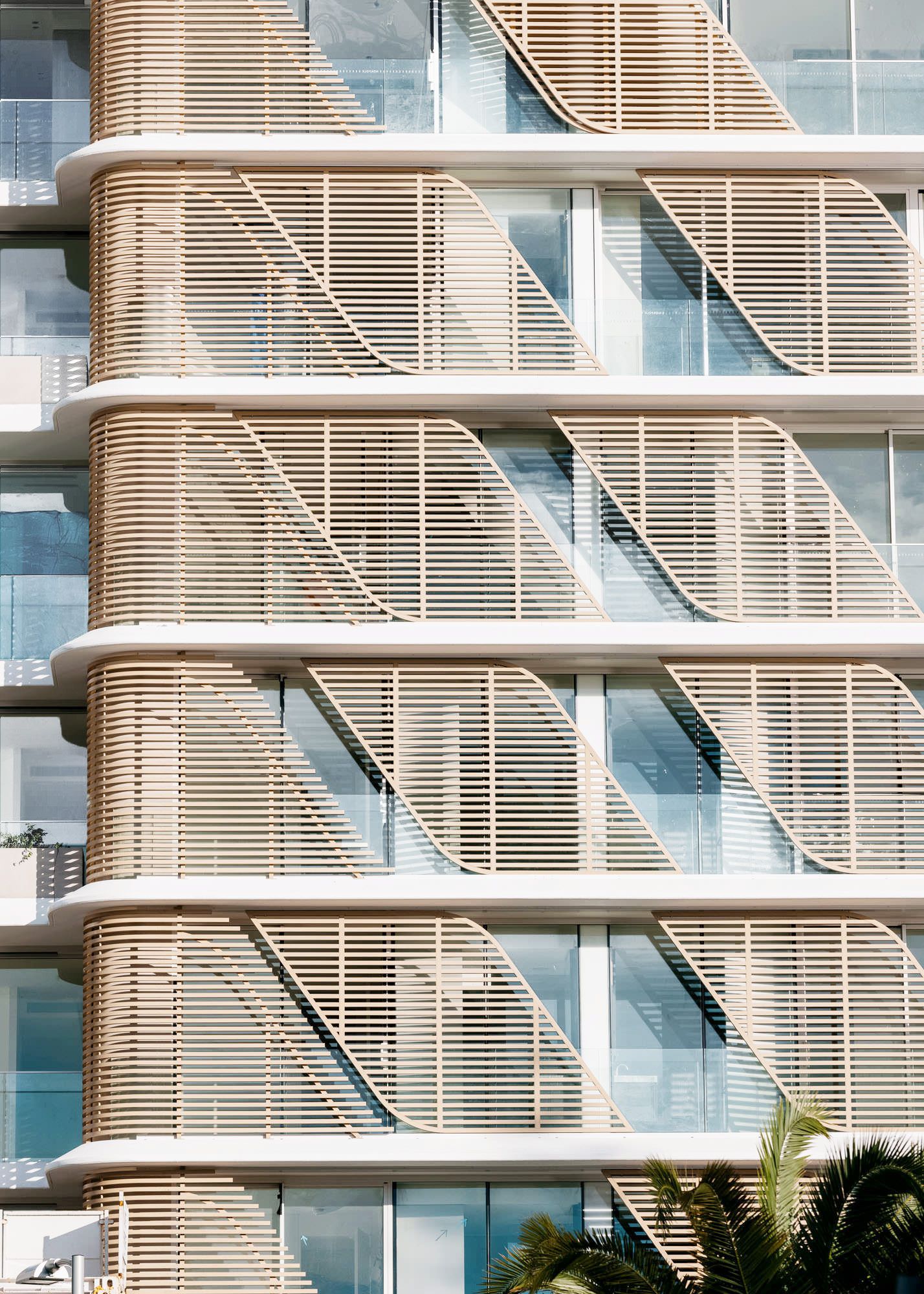 Drawing inspiration from local Norfolk pines, the latest mixed-use residential project by Koichi Takada Architects is a sculptural and sympathetic addition to its coastal location in Burleigh Heads (Queensland, Australia). The organic, overlapping architectural curves and linear screening form the basis for this responsive building with passive design principles at play. Parametric Architecture, Hotel Architecture, Apartment Architecture, Concept Architecture, Apartment Building, Architecture Design, Boutique Hotel Design Architecture, Residential Architecture Apartment, Coastal Architecture