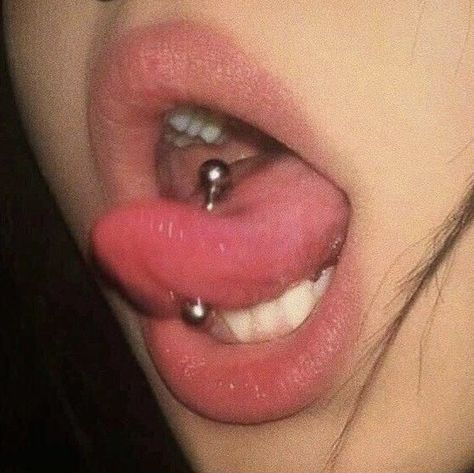 Piercing Facial, Piercing Tattoo, Nose Piercing, Cute Tongue Piercing, Nose Bridge Piercing, Mouth Piercings, Pretty Ear Piercings, Earings Piercings, Jewelry Tattoo