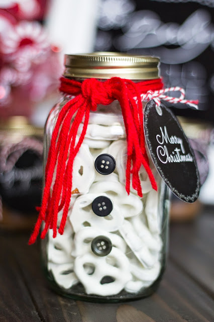 TEN Christmas Gifts for Teachers, Neighbors and Coworkers + free printables | The Weathered Palate Diy Christmas Gifts For Coworkers, Mason Jar Christmas Gifts, Diy Gifts For Friends, Diy Holiday Gifts, Diy Teacher Gifts, Mason Jar Gifts, Easy Christmas Diy, Homemade Christmas Gifts, Friend Christmas