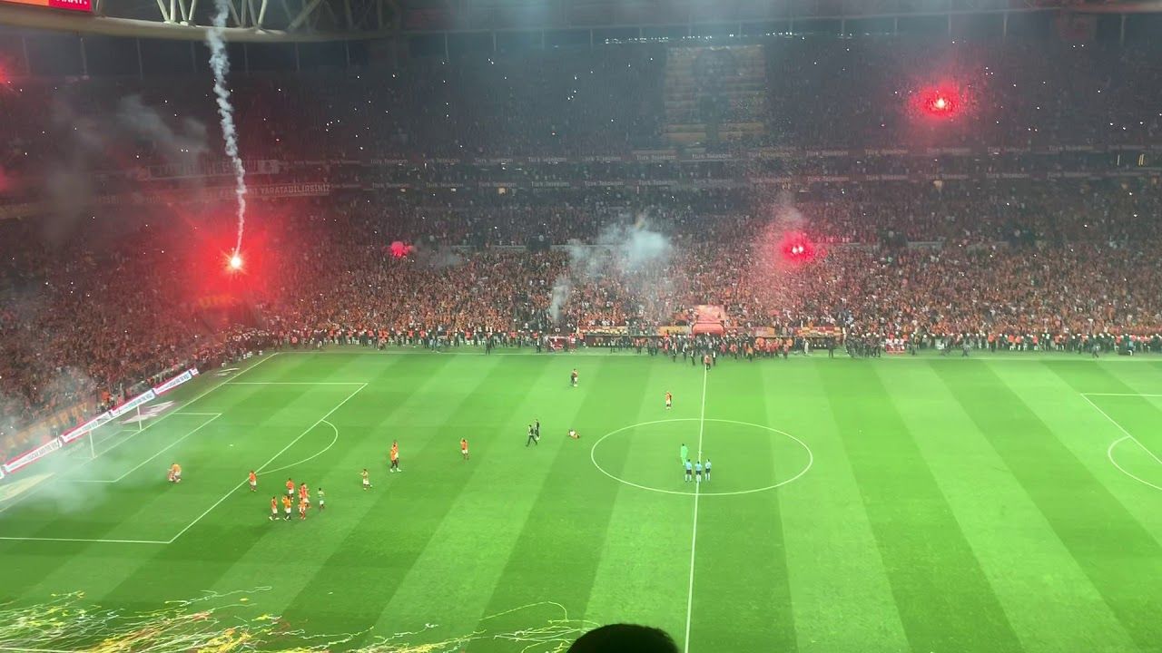 Galatasaray Basaksehir Bitis Ani Ve Yaz Dostum Baris Manco Baris Manco Field Soccer Field