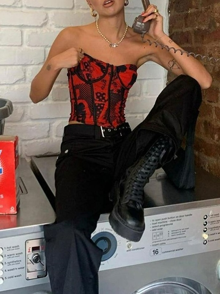 ⚡️Buy Screen Print Strapless Corset Top Red M under $17.00 in Corset Tops Online. Style: Street. Color: Red. Fabric Content: Polyester Blend. Fit Type: Slim fit. Neckline: Strapless. Sleeve Length: Sleeveless. ✓2022 SPRING DROPS✓Free Shipping on all orders over $59. Check reviews and order Screen Print Strapless Corset Top today. Red Corset Outfit, Red Top Outfit, Red Corset Top, Red And Black Corset, Red And Black Outfits, Corset Outfits, Edgy Outfits, Mode Outfits, Fashion Outfits