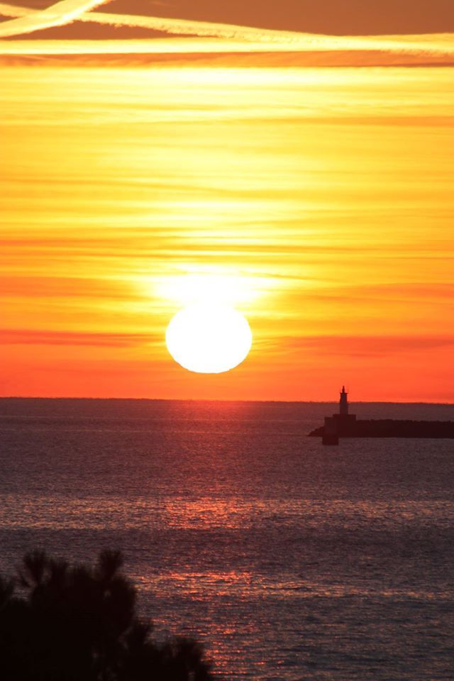 Le Port Haliguen Lever Ou Coucher Du Soleil A Votre Avis Bretagne Quiberon Camping Mer Soleil Photographie Outdoor Sunset Celestial