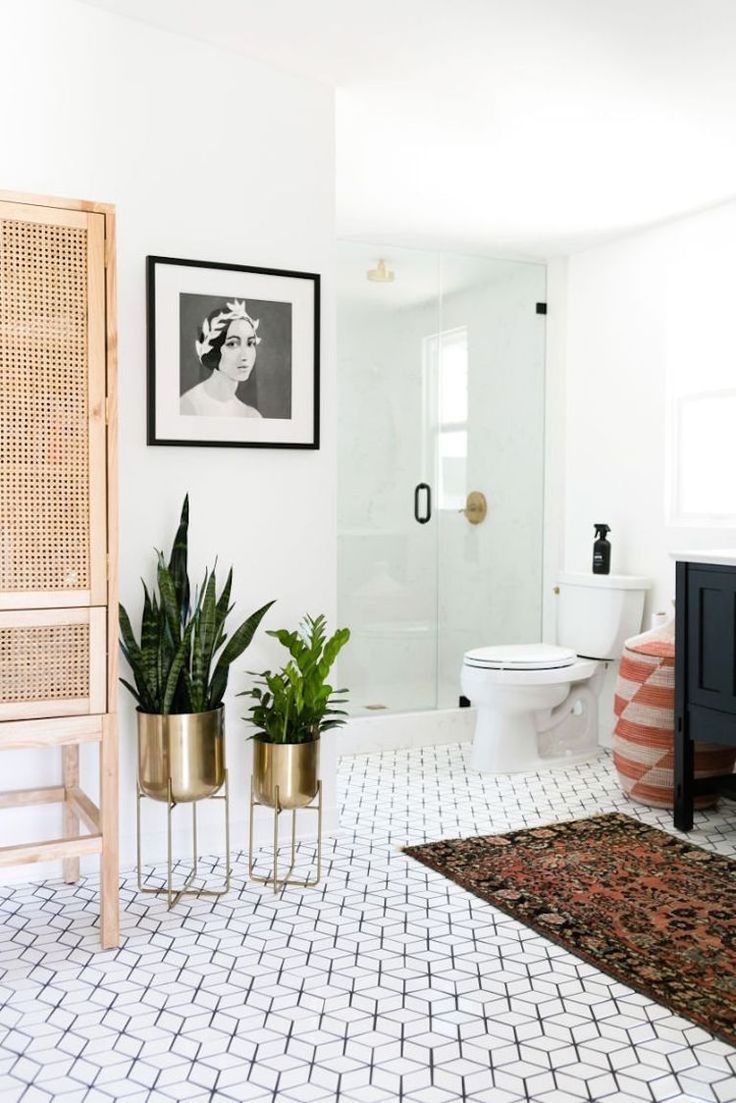 Vintage Teppich im Badezimmer - passt mit dunkelroten / braunen ... Vintage Teppich im Badezimmer - passt mit dunkelroten / braunen ...