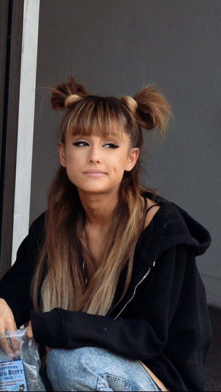 Lizzi viens de déménager dans une petite ville chez sa tante Agata u… #fanfiction # Fanfiction # amreading # books # wattpad Ariana Grande Fotos, Ariana Grande Images, Ariana Grande Outfits, Ariana Grande Linda, Ariana Grande Photoshoot, Arianna Grande, Ariana Grande Bangs, Ariana Grande Hairstyles, Hairstyles With Bangs