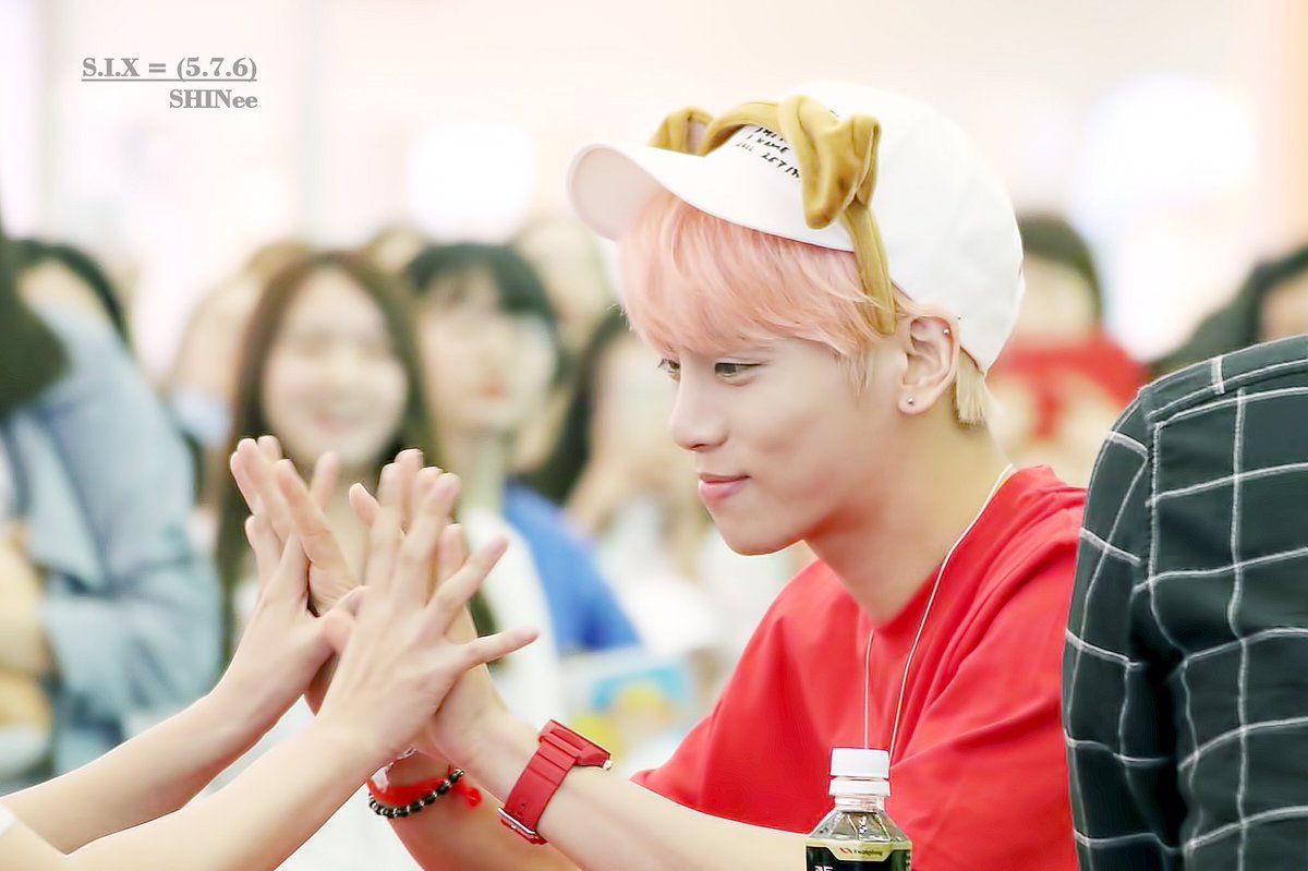 Cutest Pink Haired Man Ever Celebrity Photos サイン会 ジョンヒョン Shinee ジョンヒョン Cutest Pink Haired Man Ever Celebrity Photos サイン会 ジョンヒョン Shinee ジョンヒョン