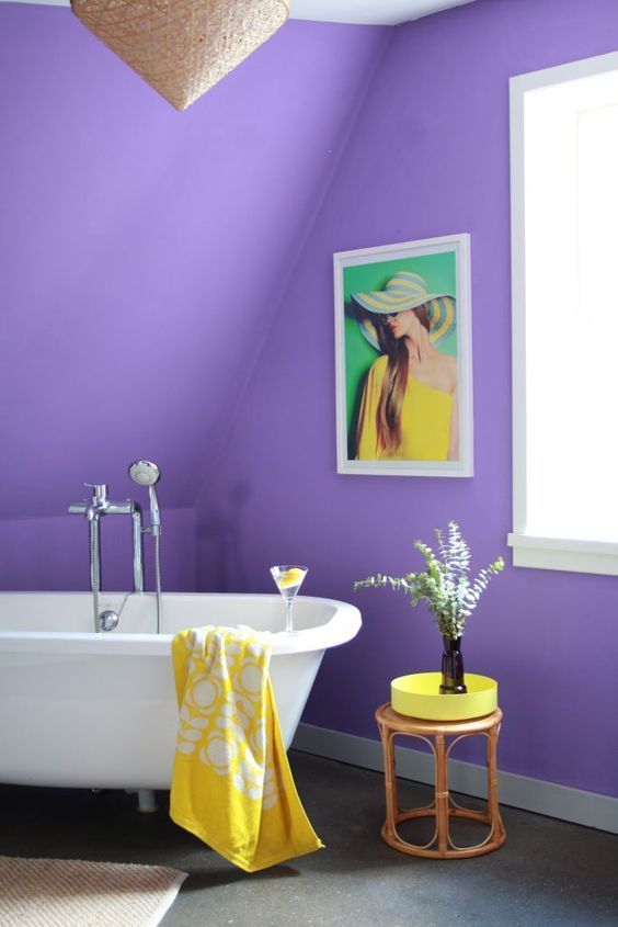 Baños Ultra Violete Pantone 2018 Murs Violets, Murs Roses, Purple Interior, Interior Paint Colors, Interior Design, Purple Bathroom Decor, Purple Bathrooms, Purple Home, Complementary Colors
