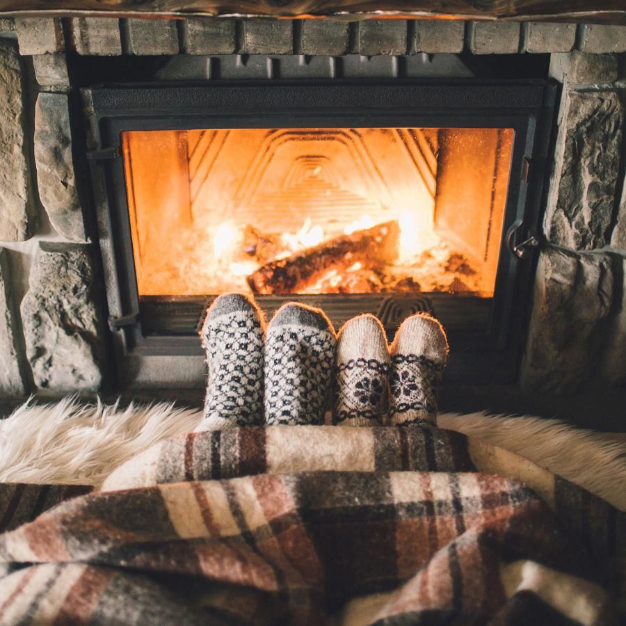 Feet in woollen socks by the fireplace. by Photographer Smaglov on 500px.com #couplegoalspicturessnuggles Hygge, Fall Fireplace, Christmas Fireplace, Holiday Photos, Christmas Pictures, Woolen Socks, Christmas Couple, Christmas Romance, Christmas Minis