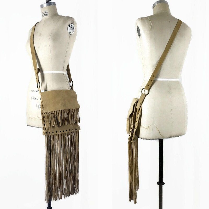 "Fringed Suede Purse Vintage Hippie style Long fringed crossbody bag in beige suede. Strap is adjustable and flap closes with a magnetic catch. Trimmed in burnished grommets and fringe. Unlined with no labels though more modern I did thrift this about 15 years ago and believe it to be part of that late 90s hippie look Measures: 10\" wide x 10.5\" tall not including fringe depth 2\" Handle has 22\" drop at shortest fringe at bottom is 15\" long Condition: Has some very minor surface dirt and inte Hippie Style, Hippie Look, Vintage Hippie, Vintage Purse, Vintage Outfits, Short Fringe, Long Fringes, Fringe Crossbody Bag, Crossbody Shoulder Bag