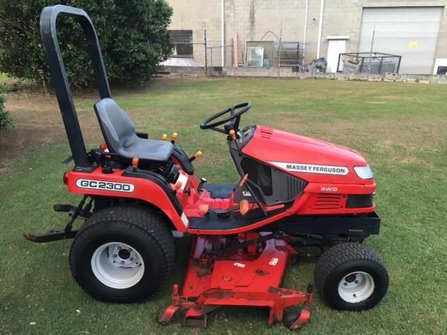 Massey Ferguson G2300 Riding Lawnmower Garden Tractor Massey Ferguson