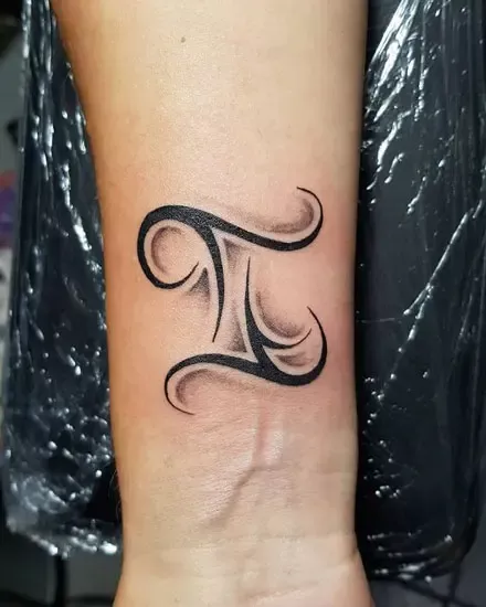 15+ Top Picks Of Gemini Tattoo Designs In 2021 | Styles At Life Gemini Astrology Tattoo, Gemini Sign Tattoo, Gemini Zodiac Tattoos, Gemini Tattoo Designs, Tattoo Signs, Gemini Symbol, Twin Tattoos, Body Art Tattoos, Hand Tattoos