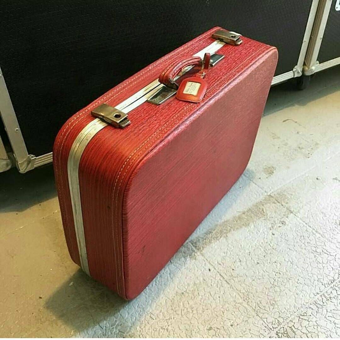 Kirmizi Olsun Dedik Eski Ama Iyi Kondisyonu Olsun Dedik Bulduk Retro Bavul 80 Tl Daktilo Pikap Eski Eskici Antika Ankara Eskil Bavullar Retro Daktilo