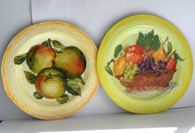 Тарелочки "Яблочный спас" / Декупаж / Декупаж. Работы пользователей Serving Bowls, Decoupage, Plates, Tableware, Kitchen, Licence Plates, Dishes, Dinnerware, Cooking