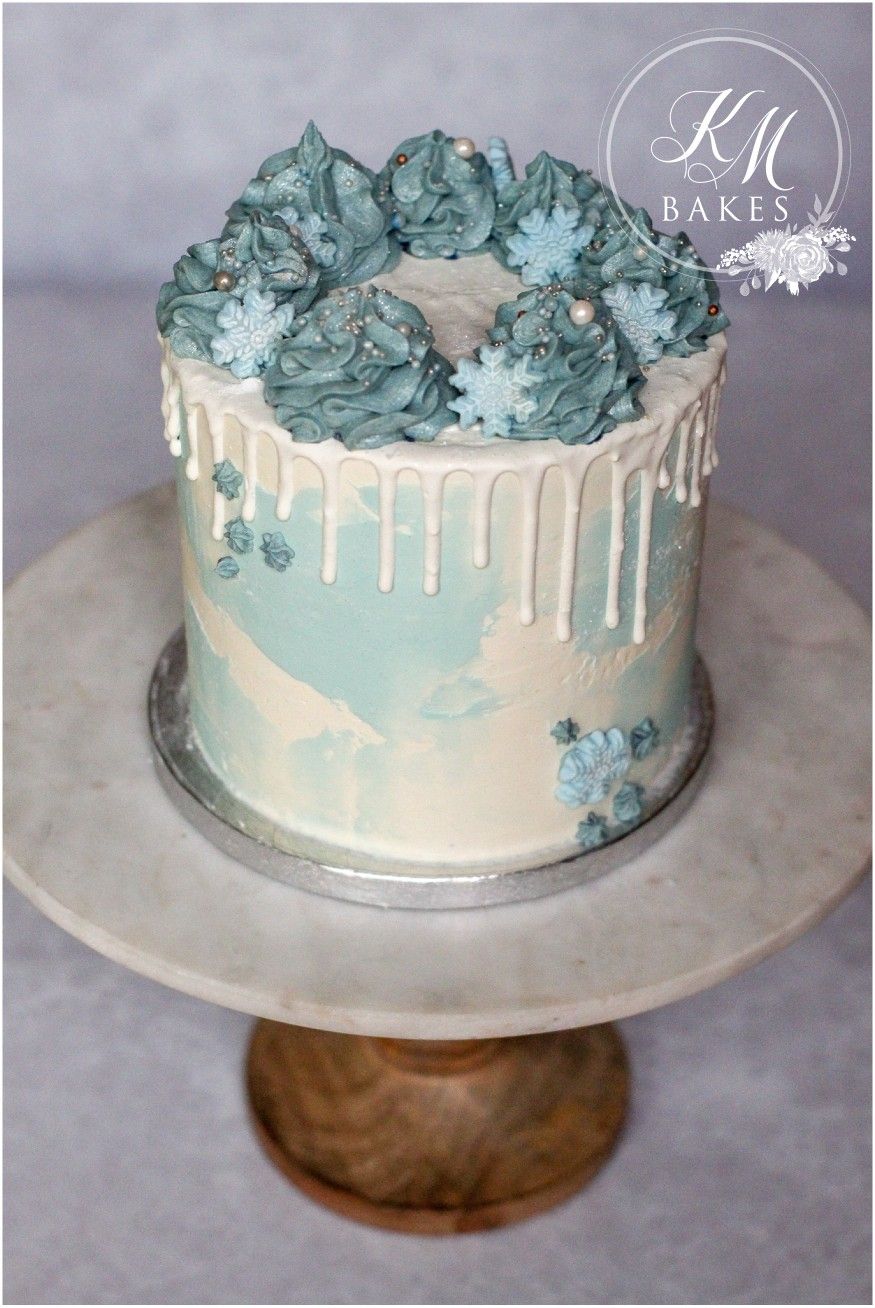Watercolor With A Touch Of Gold With Images Wedding Cakes
