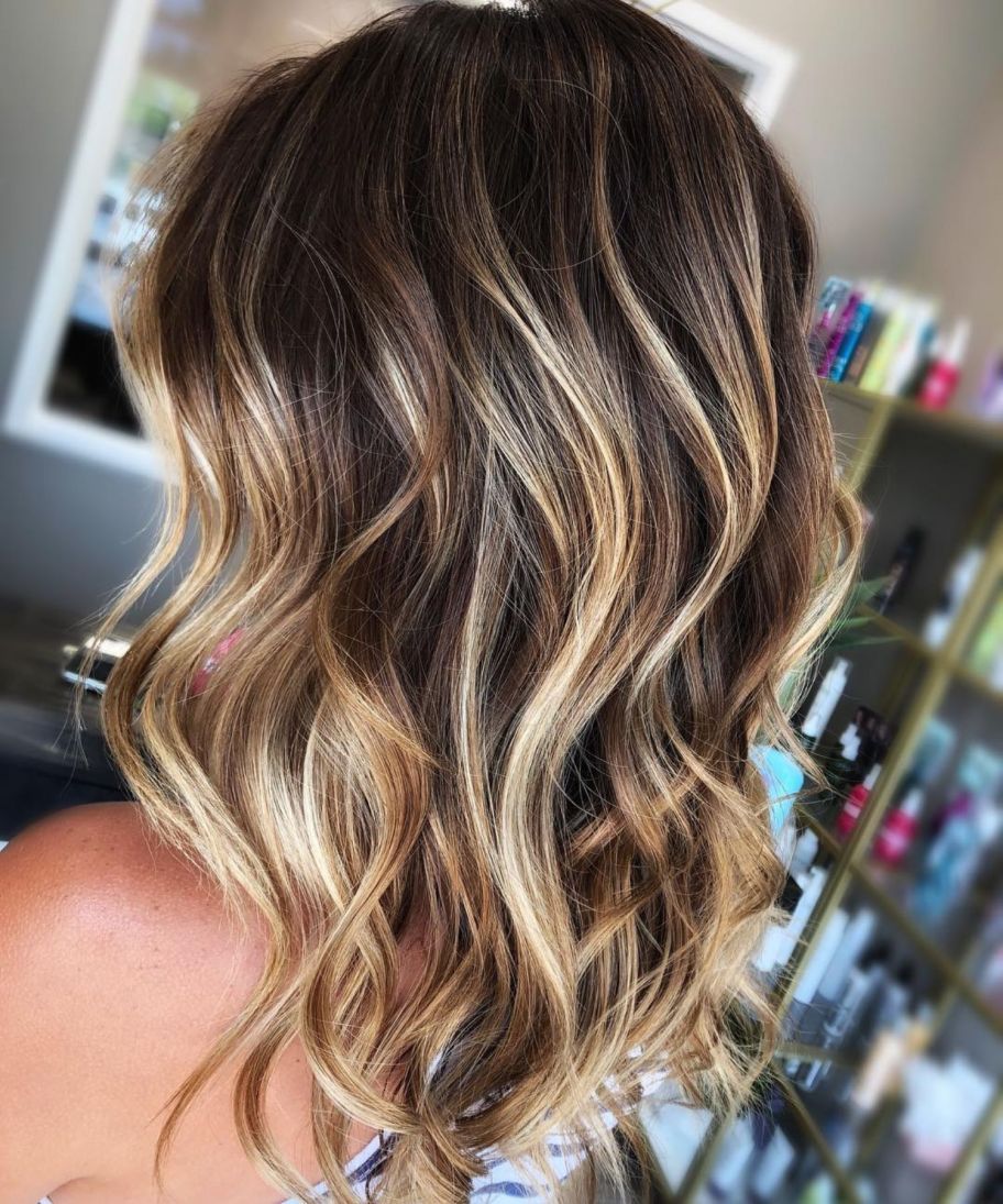 Diffused Light Brown Highlights Haircolorideasforbrunettes Brown Blonde Hair Brown Hair Balayage Balayage Hair