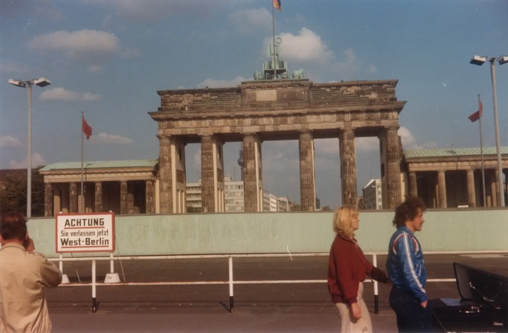 1979 Berlin Brandenburger Tor Mit Berliner Mauer Berlin East Germany Germany