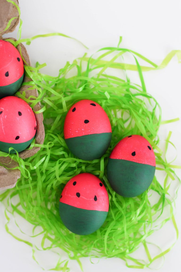 Oje ile Yumurta Kabuğuna Ebruli Desen Yapımı Oje ile Yumurta Kabuğuna Ebruli Desen Yapımı