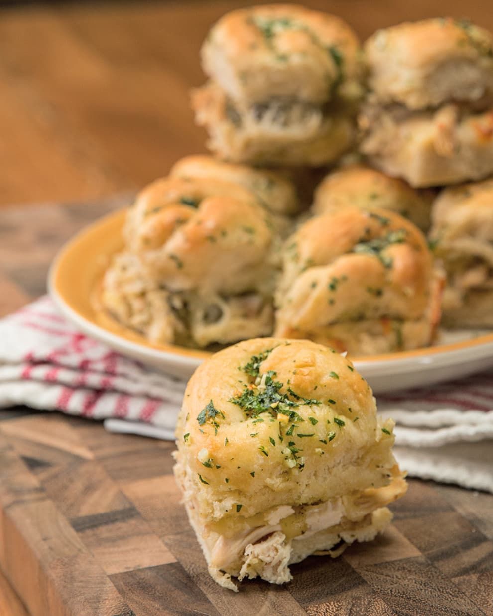 Gib dir bitte mal diese Pesto-Hähnchen-Knoblauch-Knoten #wrapshapjes