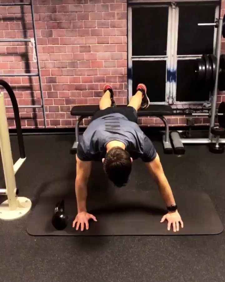 Flexiones con trabajo de core! 🏅👌🏻 ________________________________________ #mcfit #mcfitespaña #mcf...