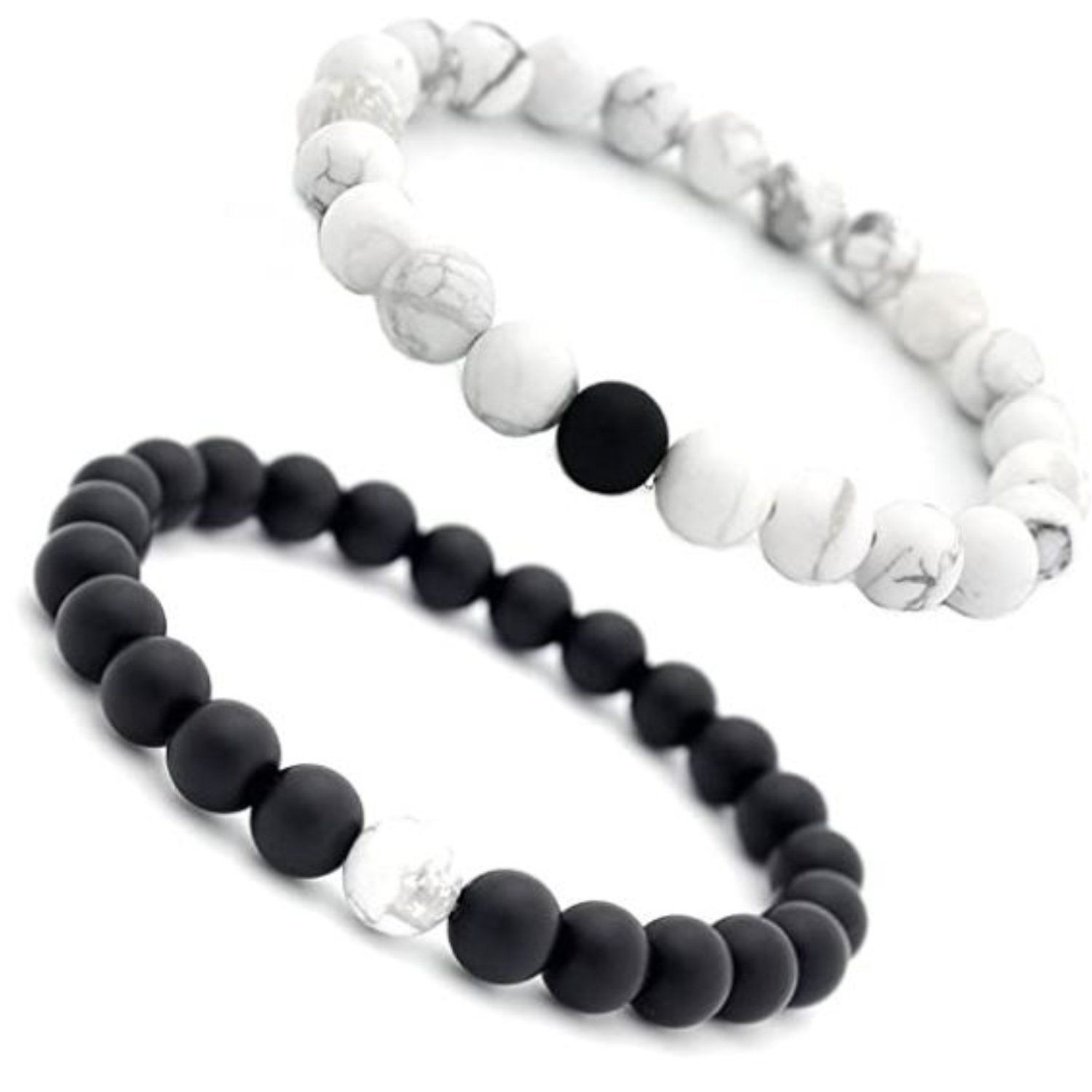 ERES EL YIN DE MI YANG... Se llaman pulseras de distancia porque permiten que personas distanciadas puedan sentirse conectadas. Ten este par de pulseras, sintiéndote juntos sin importar dónde estés y sin importar lo lejos de tus seres queridos, novia, mamá, papá, hija, hermana ó mejor amigo. La distancia y el tiempo lejos de alguien puede ser difícil, pero es tan dulce saber que siempre pueden estar conectados. Características: Tallas: Ajustable Material: Cuentas de acrílico pulido Peso: 28.5 g Bangle Bracelet Craft, Stone Bracelet, Bracelet Set, Bracelet Making, Beaded Bracelets, Yoga Bracelet, Pearl Necklaces, Jewelry Necklaces, Ying Yang