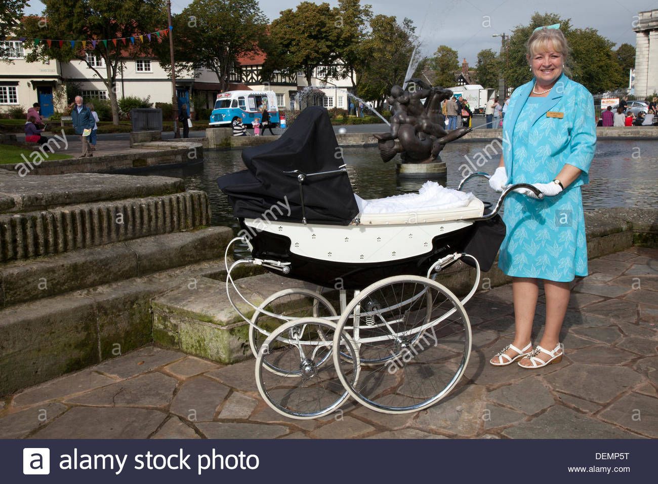 Download this stock image: Port Sunlight, Wirral, UK. 21st September, 2013. Julie Austin, with a vintage Wilson Antibes Fleur-de-Lys pram at Port Sunlight Village annual festival at Port Sunlight, created by William Hesketh Lever for his Sunlight soap factory workers in 1888. This signature event timed to coincide with its Founders Day celebrations. - DEMP5T from Alamy's library of millions of high resolution stock photos, illustrations and vectors. Landau Vintage, Vintage Pram, Pram Stroller, Baby Strollers, Twin Pram, Prams And Pushchairs, Rubber Raincoats, Founders Day, Dolls Prams