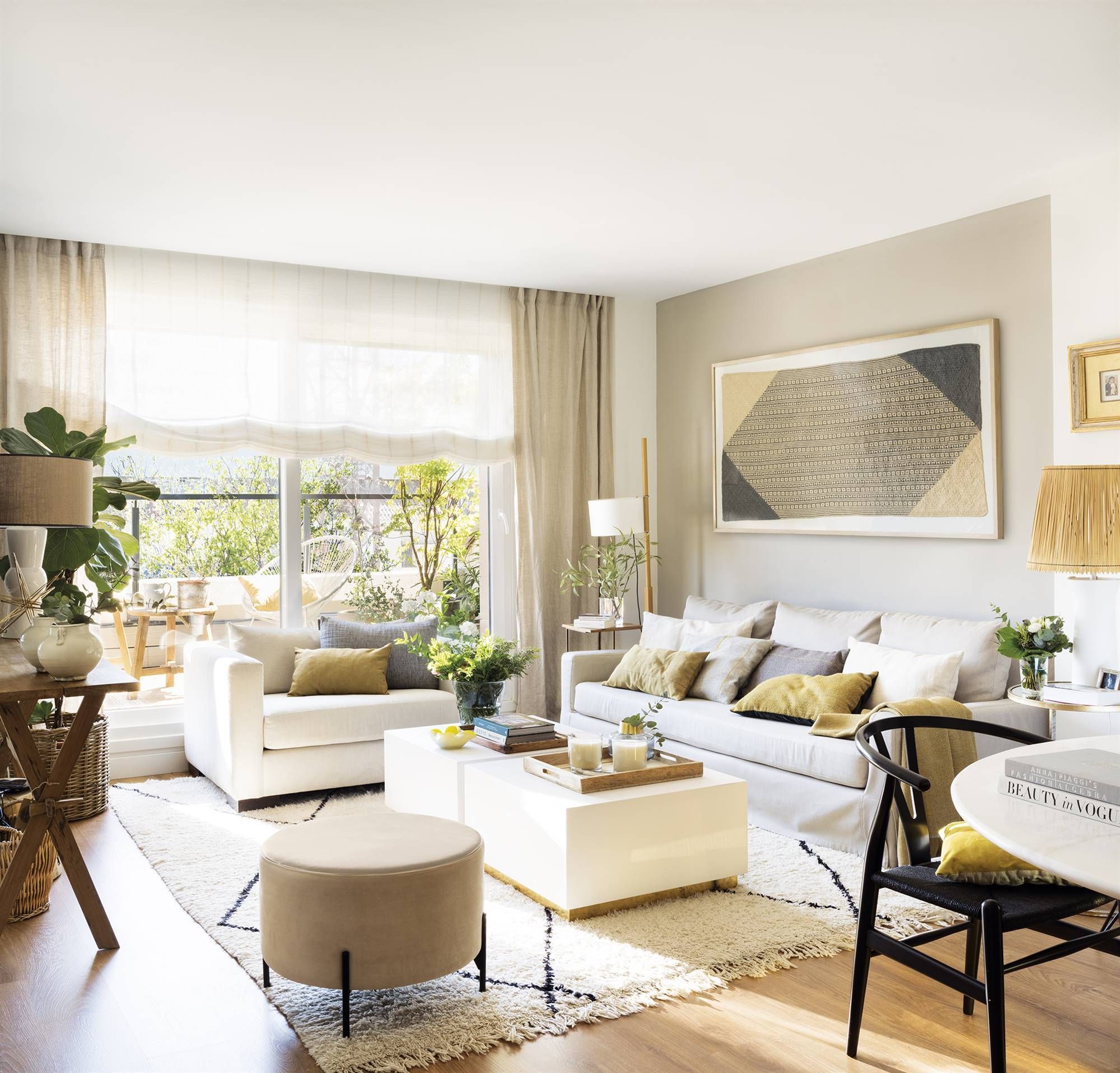 Un salón familiar con acceso a la terraza en 20 Muebles a Un salón familiar con acceso a la terraza en 20 Muebles a