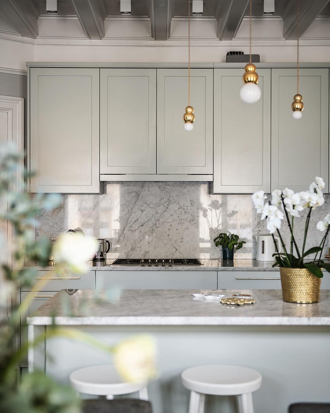 Kitchen Cabinet Showrooms Showroom Del Mar Cream Glaze Kitchen Cabinets Low Cost Kitchen Landhauskuche Kuchenboden Kuchenrenovierung