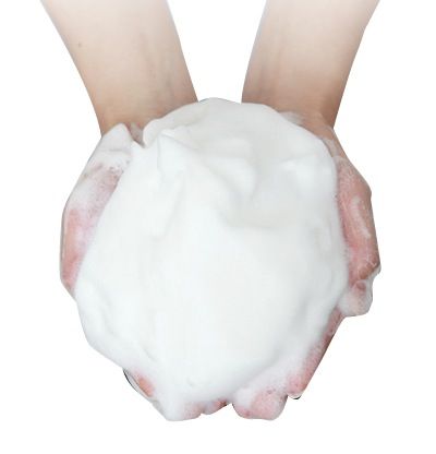 両手いっぱいに泡を持つ画像 Japan Aesthetic, Korean Aesthetic, White Aesthetic, Odd Eyes, Pretty Pictures, Pretty Pics, Clean Skin, Photo Dump, Kpop Girls