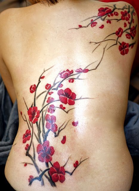Un tatouage de branche de cerisier 23