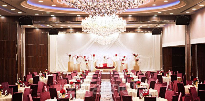 فندق ايلاف جدة ردسي مول الفنادق جدة Ceiling Lights Chandelier Decor