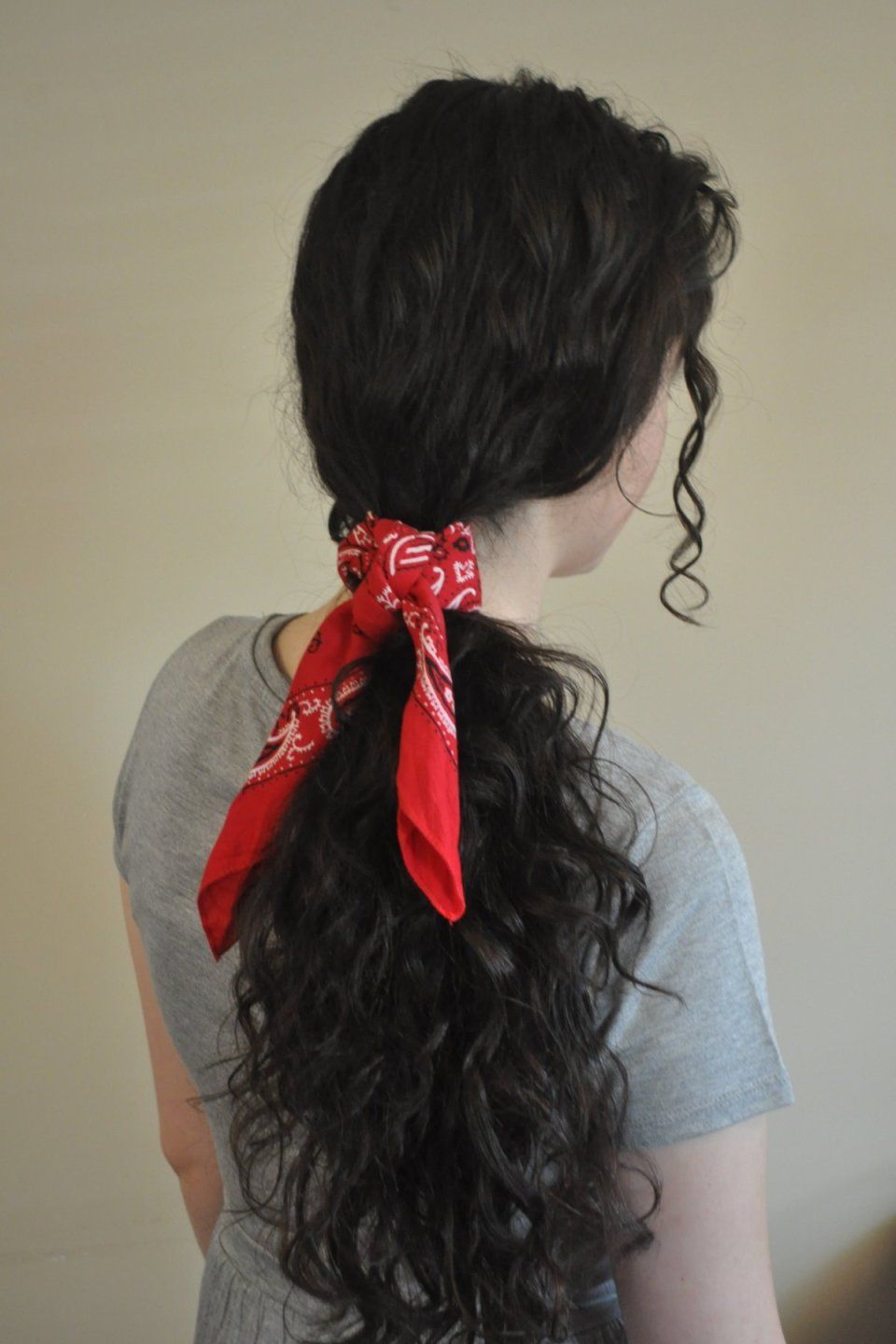 5 Summer Bandana Hairstyles for Curly Hair What Dinny Wore Bandana