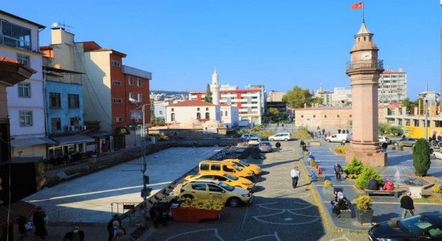 SAMSUN SAATHANE MEYDANI ÜÇÜNCÜ ETAP ÇALIŞMALARI BAŞLADI. MEYDANIN GÜNEY KISMINDA YIKILAN İŞ YERLERİNİN YERİNE YENİLERİNİN İNŞA EDİLECEĞİ ÇALIŞMADA ZEMİN BETONLA KAPLANDI. Canal, Street View, Views, Scenes
