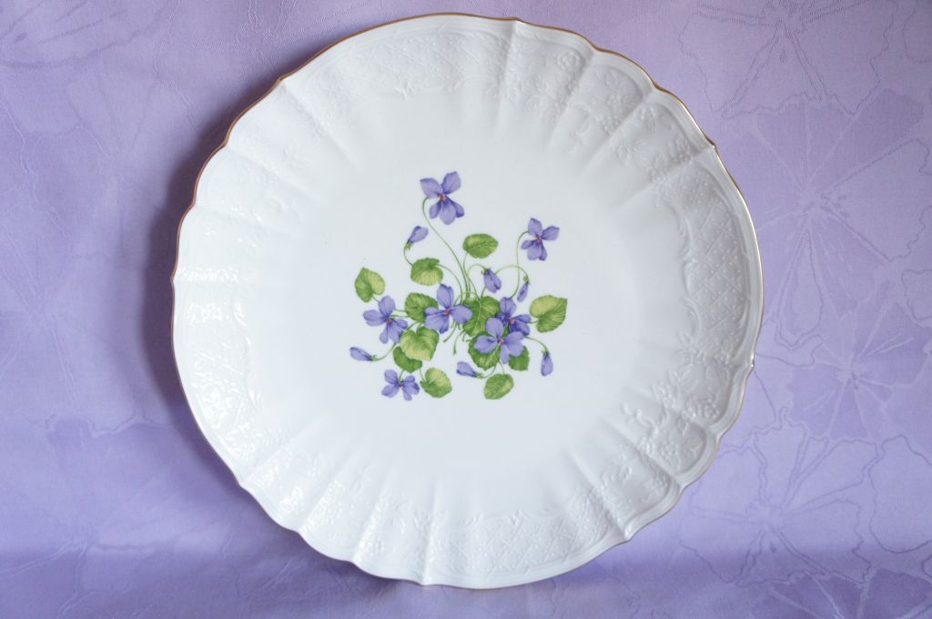 Блюдо 28 см!!!, фиалки, автор. - Kaiser - Западная Германия Decorative Plates, Home Decor, Decoration Home, Room Decor, Home Interior Design, Home Decoration, Interior Design