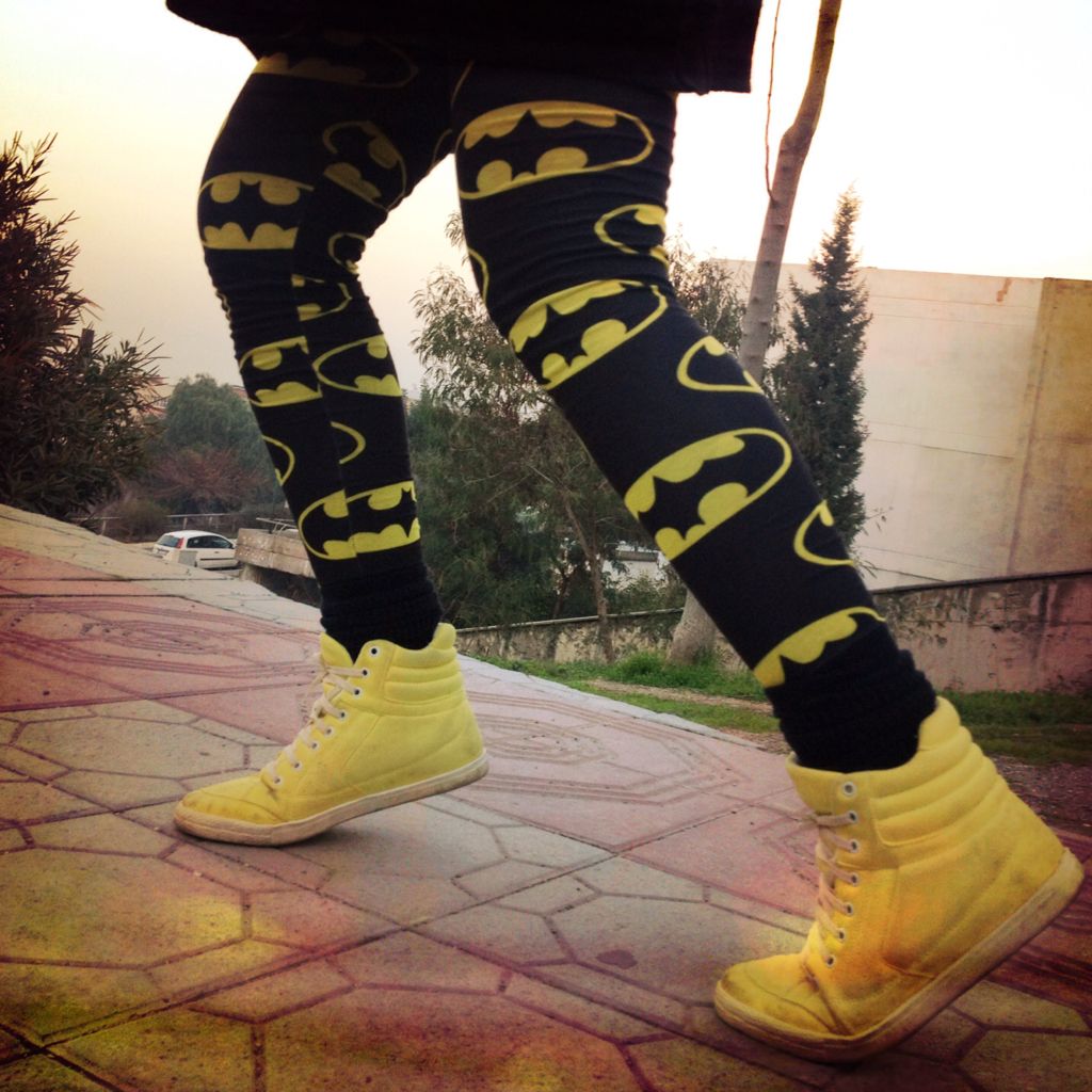 Doorstepping Batmaning Tights Shoes Sneakers Outfit Fashion Whatiwore Urbanoutfitters Batman Geek Batman Kiyafetleri Topuklular Topuklu Ayakkabilar