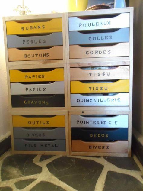 Avec des cubes de bois à 3 tiroirs ( achetés dans un magasin de bricolage à 9,90€ l'unité) fabriquez une petite commode de rangement style