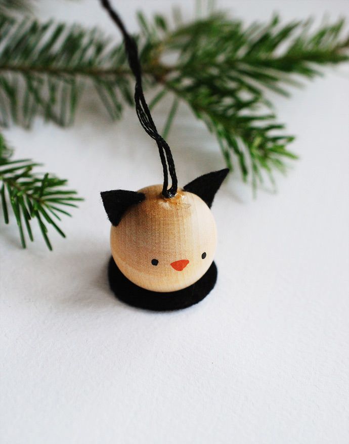Make A Set Of Wooden Animal Ornaments (via Bloglovin.com ) Woodland Ornaments, Handmade Ornaments, Diy Christmas Ornaments, Christmas Decorations, Wooden Ornaments Diy, Beaded Ornaments, Christmas Crafty, Christmas Crafts Diy, Christmas Holidays