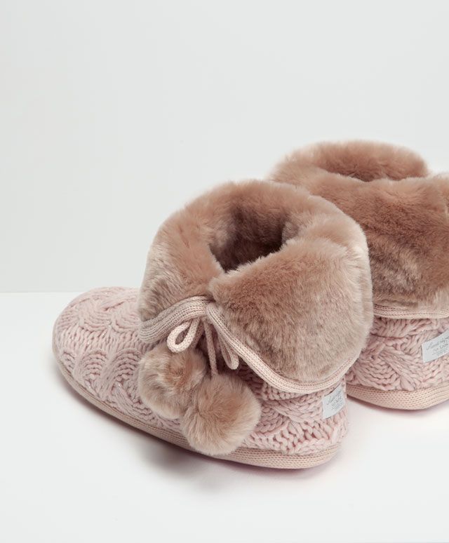 Botas lã malha do cabo pelo cor de vison - OYSHO | Sapatos de bebê de feltro, Sapatos de bebê tutorial, Sapatos de criança