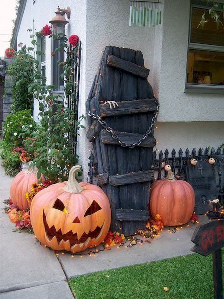 61 Beautiful Outdoor Halloween Decoration Ideas Holloween 61 Beautiful Outdoor Halloween Decoration Ideas Holloween
