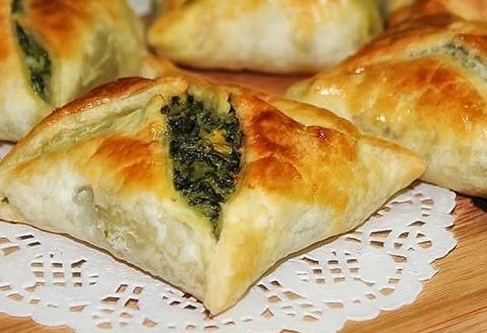Puff Pastry Recipes Appetizers, Puff Pastry Recipes Savory, Easy Puff Pastry Recipe, Pastry Dough Recipe, Spinach Puff Pastry, Cheese Puff Pastry, Appetizers Easy Finger Food, Puff Pastry Dough, Feta Recipes