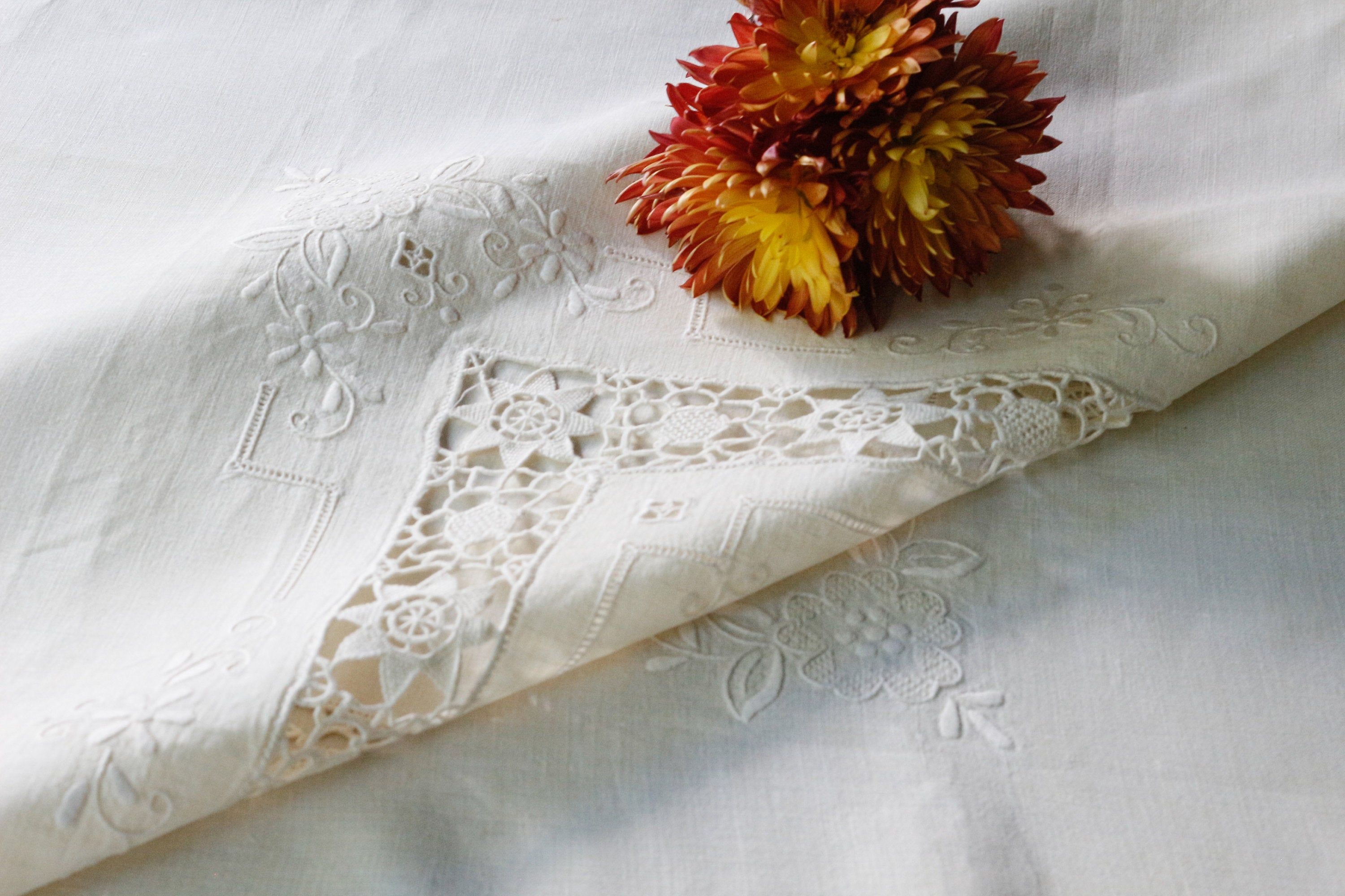 Elegant Vintage Italian Tablecloth Cream Linen Lace Insert Drawn Work