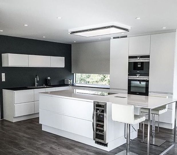 Die Küche wirkt durch ihr schlichtes Design sehr modern Haus - offene küchen beispiele Die Küche wirkt durch ihr schlichtes Design sehr modern Haus - offene küchen beispiele
