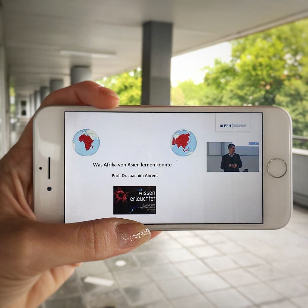 Prof Dr Joachim Ahrens Hielt Einen Vortrag Uber Die