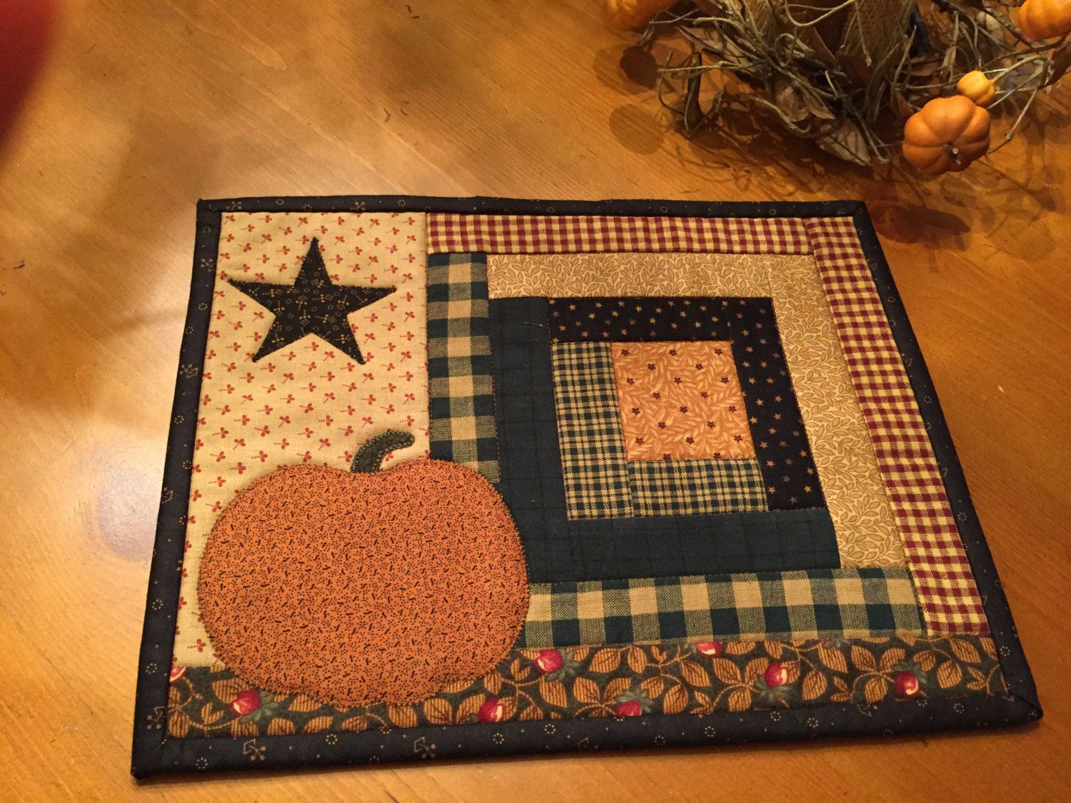Primitive Candle Mat Pumpkins And Crow 9 Dia Handsewn Penny Rug Patterns Felted Wool Crafts Wool Quilts